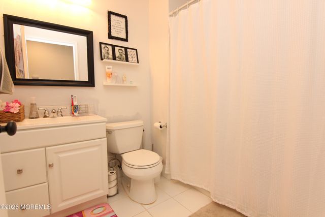 33 Austin Street, Tinton Falls, NJ 07712