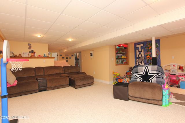 33 Austin Street, Tinton Falls, NJ 07712