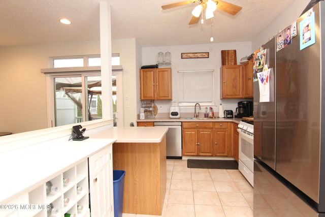 33 Austin Street, Tinton Falls, NJ 07712