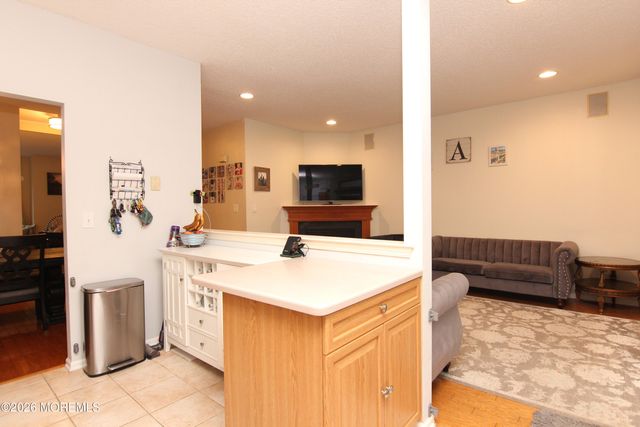 33 Austin Street, Tinton Falls, NJ 07712