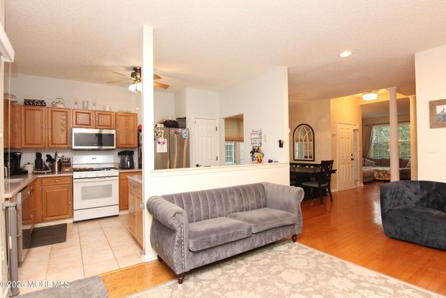 33 Austin Street, Tinton Falls, NJ 07712