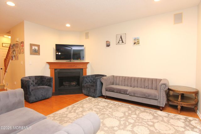 33 Austin Street, Tinton Falls, NJ 07712