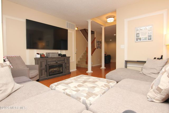 33 Austin Street, Tinton Falls, NJ 07712