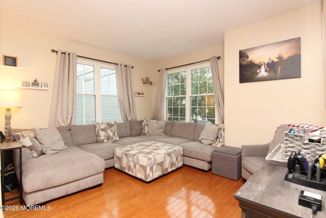 33 Austin Street, Tinton Falls, NJ 07712