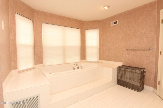 33 Austin Street, Tinton Falls, NJ 07712