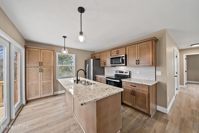 1080 Old Cavalry Rd, Cookeville, TN 38506