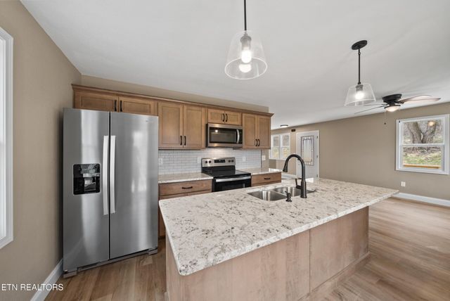 1080 Old Cavalry Rd, Cookeville, TN 38506