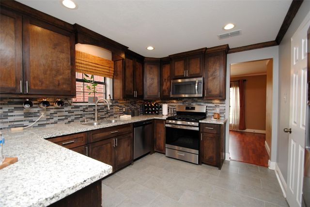 13831 Trumpetvine Street, Houston, TX 77083