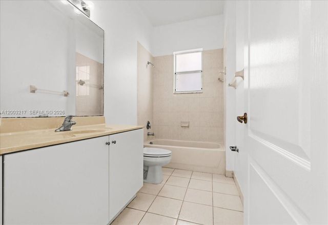 3954 NE 13th Dr, Homestead, FL 33033