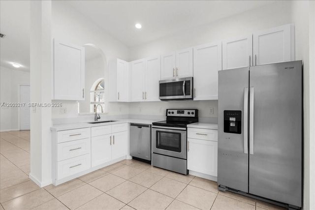 3954 NE 13th Dr, Homestead, FL 33033