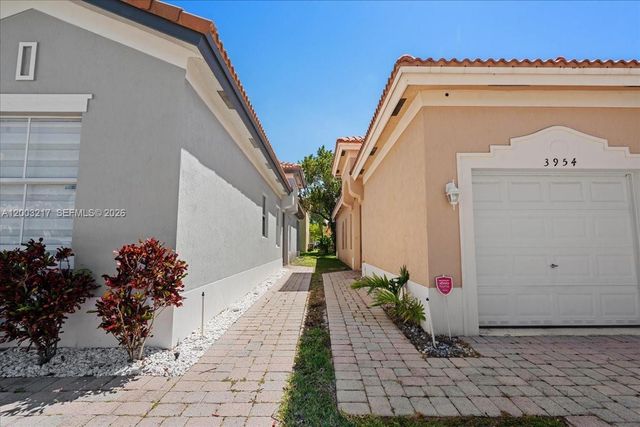 3954 NE 13th Dr, Homestead, FL 33033