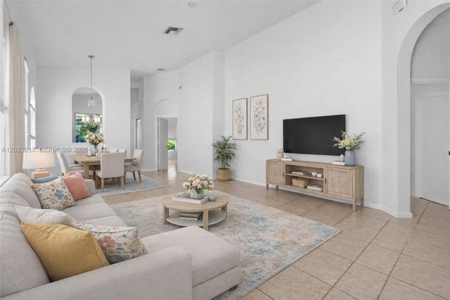 3954 NE 13th Dr, Homestead, FL 33033