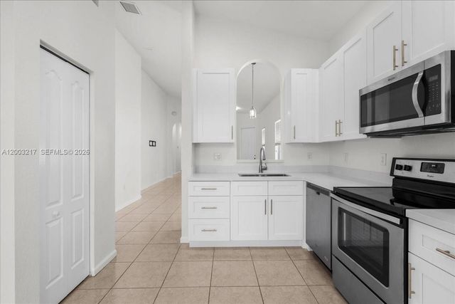 3954 NE 13th Dr, Homestead, FL 33033