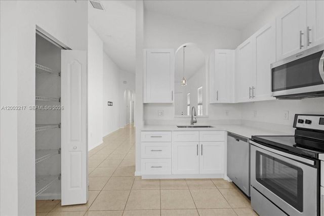 3954 NE 13th Dr, Homestead, FL 33033