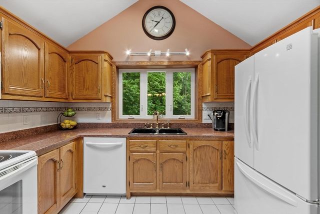 23 Appaloosa Drive, Methuen, MA 01844