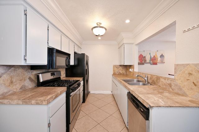 8909 Ramstad Ave, Fair Oaks, CA 95628