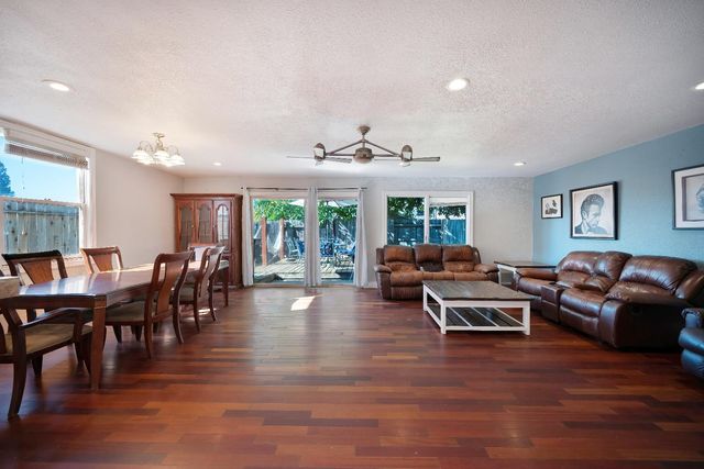 8909 Ramstad Ave, Fair Oaks, CA 95628