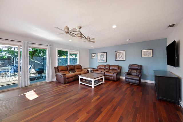 8909 Ramstad Ave, Fair Oaks, CA 95628