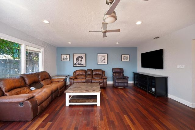 8909 Ramstad Ave, Fair Oaks, CA 95628