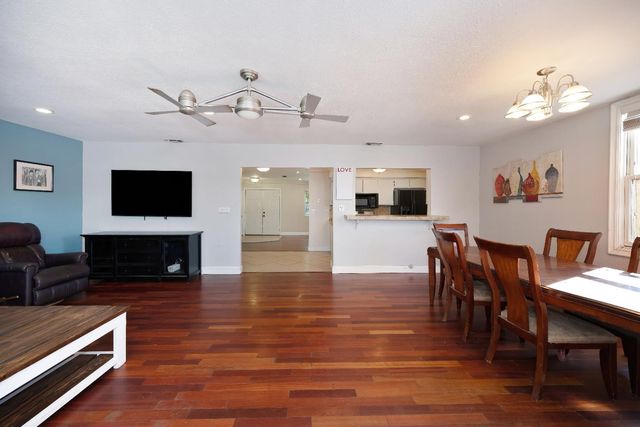 8909 Ramstad Ave, Fair Oaks, CA 95628