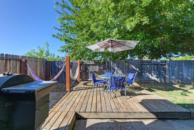 8909 Ramstad Ave, Fair Oaks, CA 95628