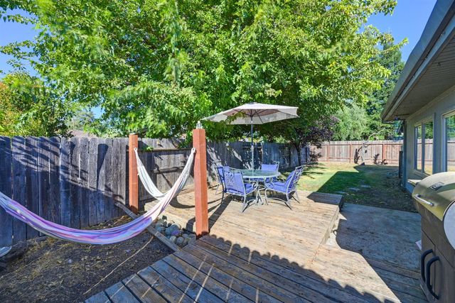 8909 Ramstad Ave, Fair Oaks, CA 95628