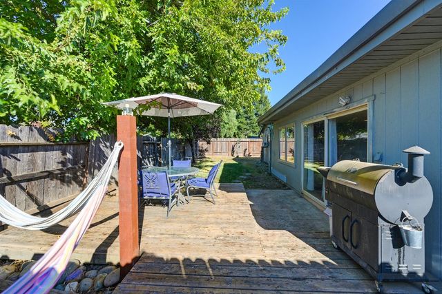 8909 Ramstad Ave, Fair Oaks, CA 95628