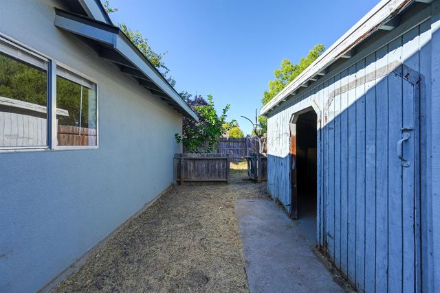 8909 Ramstad Ave, Fair Oaks, CA 95628