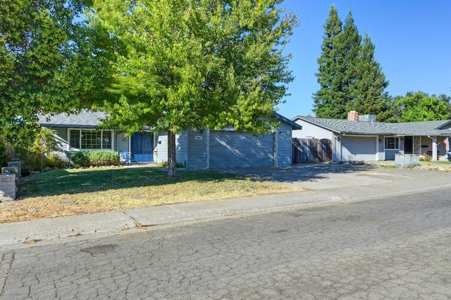 8909 Ramstad Ave, Fair Oaks, CA 95628