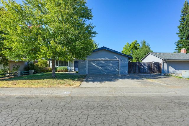 8909 Ramstad Ave, Fair Oaks, CA 95628