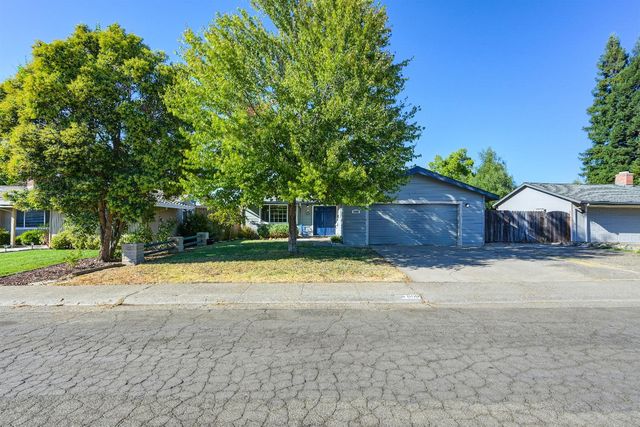 8909 Ramstad Ave, Fair Oaks, CA 95628
