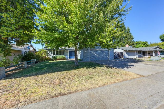 8909 Ramstad Ave, Fair Oaks, CA 95628