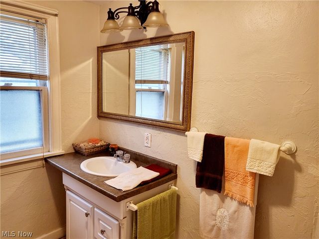 1059 W 14th Street, Lorain, OH 44052