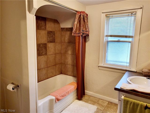 1059 W 14th Street, Lorain, OH 44052