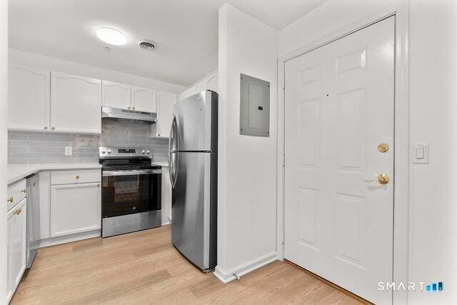 468 Main Street 111, East Lyme, CT 06357