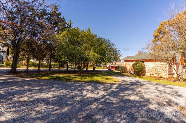 422 Hebron Road, Hendersonville, NC 28739