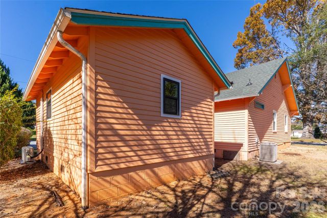 422 Hebron Road, Hendersonville, NC 28739