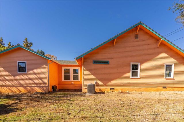 422 Hebron Road, Hendersonville, NC 28739