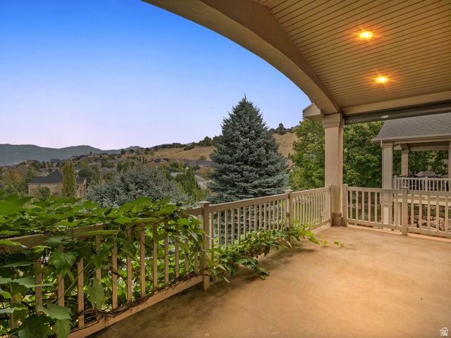263 EDGEMONT DR, North Salt Lake, UT 84054