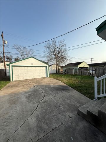 4822 Dodd Dr, Corpus Christi, TX 78415