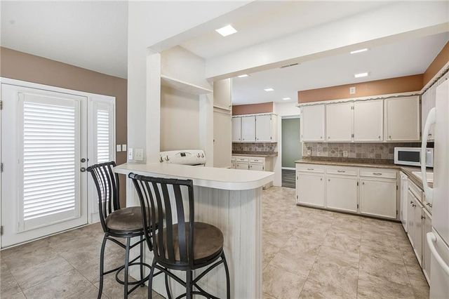 407 N Fairview Avenue, Liberty, MO 64068