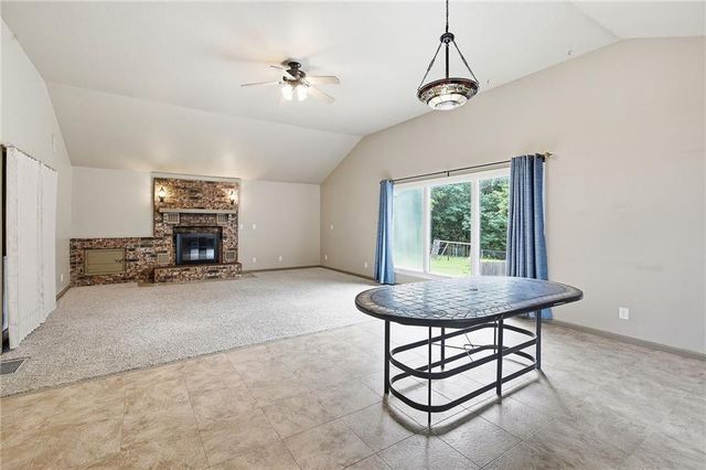 407 N Fairview Avenue, Liberty, MO 64068