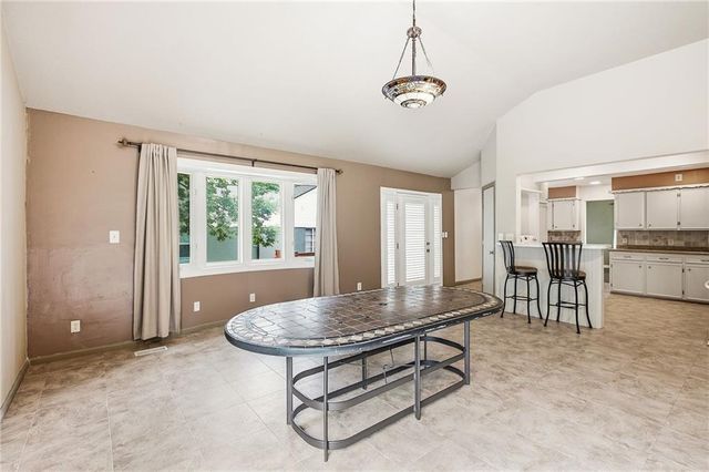 407 N Fairview Avenue, Liberty, MO 64068