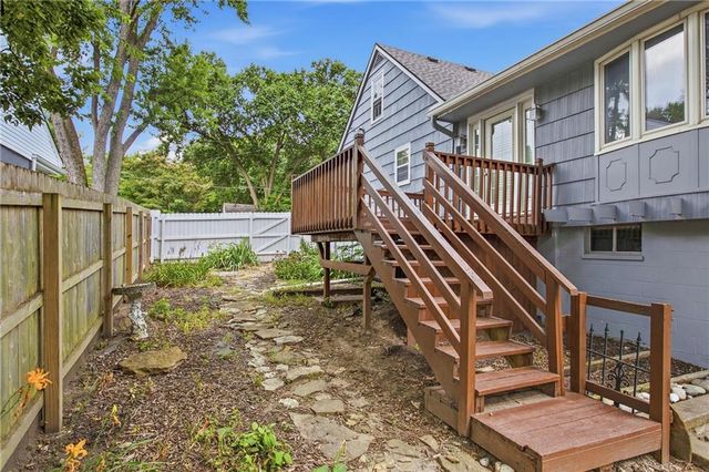 407 N Fairview Avenue, Liberty, MO 64068