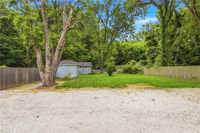 407 N Fairview Avenue, Liberty, MO 64068