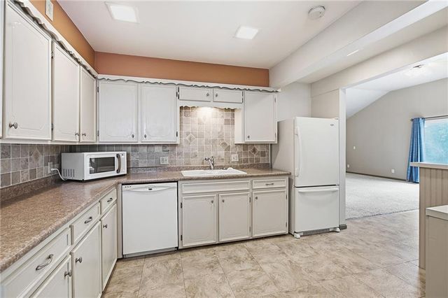 407 N Fairview Avenue, Liberty, MO 64068