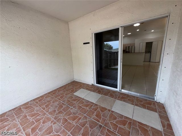 920 SE 6th CT, Cape Coral, FL 33990