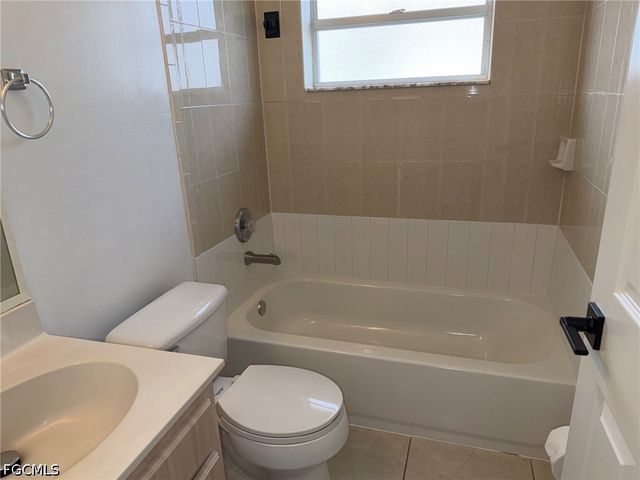 920 SE 6th CT, Cape Coral, FL 33990