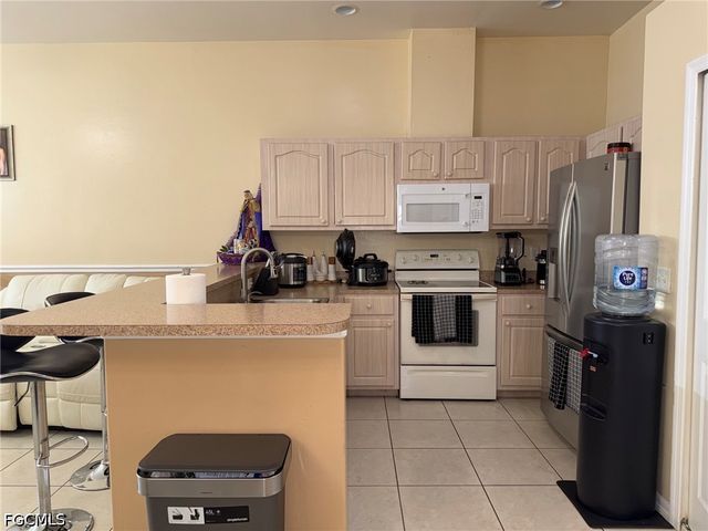 920 SE 6th CT, Cape Coral, FL 33990