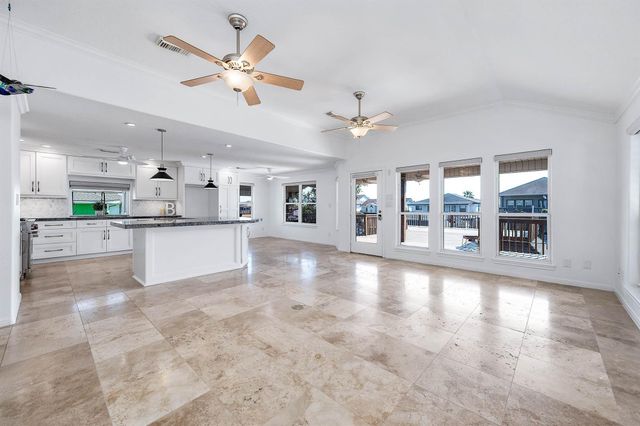 837 Marlin Street, Bayou Vista, TX 77563